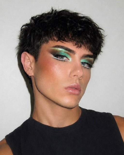 guys i’m gonna start filming these looks i just gotta set up a little filming area okay? okayyy ૮₍ ˶ᵔ ᵕ ᵔ˶ ₎ა ⋆𐙚₊˚⊹♡

face ౨ৎ
skin balm: @nablacosmetics skin realist skin balm
(this shxt is literally magic in a bottle)
contour: @nablacosmetics art of skin contour stick in fair
blush: @onesize cheek clapper in hot candy

eyes ꩜
@aboutfacebeauty matte fluid eye paint in sage advice, weightless & white noise
@halfmagicbeauty eyeshadow single in swamp goddess
@nablacosmetics true signature liner in black