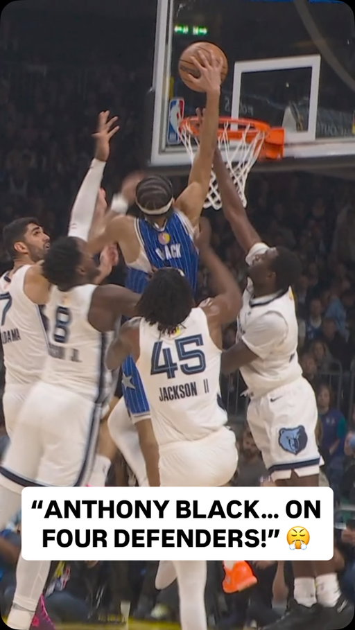 This @anthonyblack dunk! 😱 How else could we open Dunk Week?