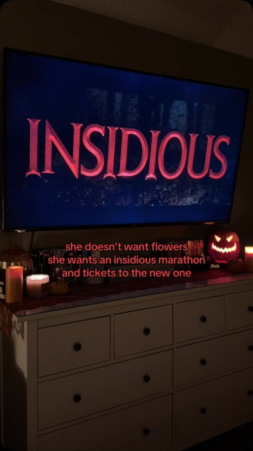 i’m so ready for the new insidious movie!! ✨👻🍿
•
have you started a rewatch yet? i did this weekend! 
•
•
•
•
@insidiousmovie @blumhouse 👻🖤
#scarymovienight #movienightideas #horrormovies #insidious #insidiousmovie