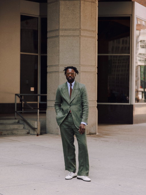 Day 3 of @chicagocollective with @extraitastyle I had to pull out the @cathcartlondon suit for today. Linen is never a bad option for the summertime.

📸 @chrisjohnmillington 

#extraitastyle #chicagocollective #menswearstyle #mensfashiontips #menstyling
