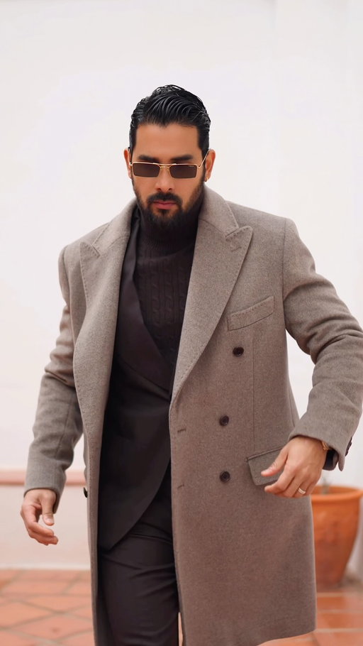 Dressing elegantly isn’t just about wearing a certain style of clothing; I think colors also add that touch of elegance, as is the case with this brown. Wow! I don’t think anything beats it. 

🇪🇸 Vestirse con elegancia no solo consiste en llevar un estilo concreto de ropa; creo que los colores también aportan ese toque elegante, como es el caso de este marrón. ¡Guau! Creo que no hay nada que lo supere. #mensfashion #fashion #grwm