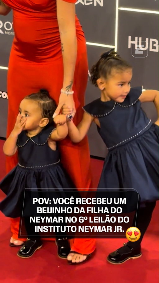 QUE FOFURA! 😍😍 Durante a sexta edição do Leilão do Instituto Projeto Neymar Jr., a família de Neymar passou pelo tapete vermelho e a pequena Mel roubou a cena! 💖 Cheia de simpatia, a filhinha do camisa 10 do Santos mandou beijinhos para todos os presentes. 🥰

#FutebolNaESPN #Neymar #Santos