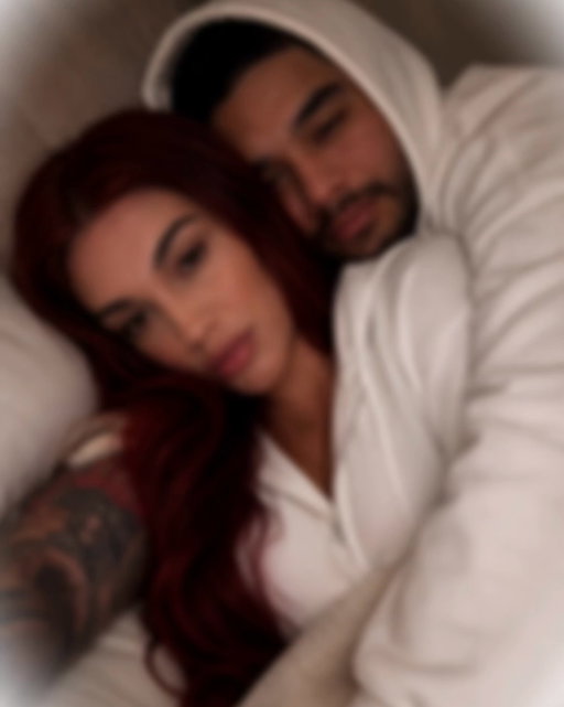 Fair warning 😂🤍 This is one of those emotional KYLIE novels lol. If you’re not in the mood to read today, feel free to keep scrolling. But if you are… thank you for always listening. This is just how i process life, and apparently i do it in paragraphs😂

For the longest time, i debated if i’d ever post us again. Not bc i was embarrassed or bc i questioned what we have. But bc i already knew what would come with it. The opinions. The assumptions. The conversations.

Then one day i asked myself…

“Am i really gonna hide one of the biggest parts of my life just to make everyone else more comfortable?”

swipe to continue ➡️

That question honestly opened my eyes to how much of our lives we live for everyone else. How much we shrink ourselves, stay quiet, or make decisions based on what other people might think and what makes sense to them instead of what actually brings us peace.

For once… my answer was no.

i do social media for a living. One of my favorite parts of this job has always been sharing my life with you guys, including my relationships. i’m such a lover girl at heart and i love sharing that side of me. Somewhere along the way tho, i stopped doing that. i started protecting everyone else’s comfort instead.

Keeping this relationship private probably kept the peace for my old mindset, and maybe for a lot of people who are heavily invested in our lives. But it wasn’t keeping the peace in ME.

It made me realize how much of my life i had been living through the lens of everyone else’s opinions. Not bc they were living my life, but bc i was giving them that power. Over the years i stopped asking myself “What makes Kylie happy?” and started asking, “What will everyone else think?”

i felt like i was becoming a stranger to myself. If you know me, you know i’ve never been someone who follows the crowd. Not bc i like being different, but bc i’ve always believed in living a life that’s true to me. Somewhere along the way, i forgot that.

I think so many of us are taught and wired to make everyone else comfortable first. We avoid things that make us happy because we’re afraid of disappointing people, being judged, or being misunderstood. But if i’m the one who