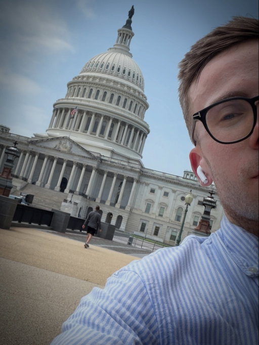 Мой месячный трип в США окончен. Я в шоке, как всё прошло строго по плану!

Вашингтон (DC), Иллинойс, Айова, Небраска, Колорадо, Вашингтон, Орегон, Калифорния.

8 штатов и пару десятков больших и маленьких городов, среди них: Чикаго, Омаха, Денвер, Сиэтл, Сан-Франциско, ЛА и целая пачка ПГТ на 2к человек.

Я увидел страну во всех её лучших и худших сторонах - это не просто страна, а маленький мир. Они потому и слабы в географии, им остальная часть суши не важна, свою бы посетить, на это жизни не хватит. Это реально громадная территория, проехать один штат по времени как проехать всю Европу. Всю Германию я проехал за время пока ехал только по короткому участку Route 1 – самой красивой трассы в США (Калифорния)

Ребёнком проехать всю Америку было даже не место, о таком мечтать нагло, просто сама мысль – что-то на уровне "полететь в космос". Я счастлив, что это сделал!