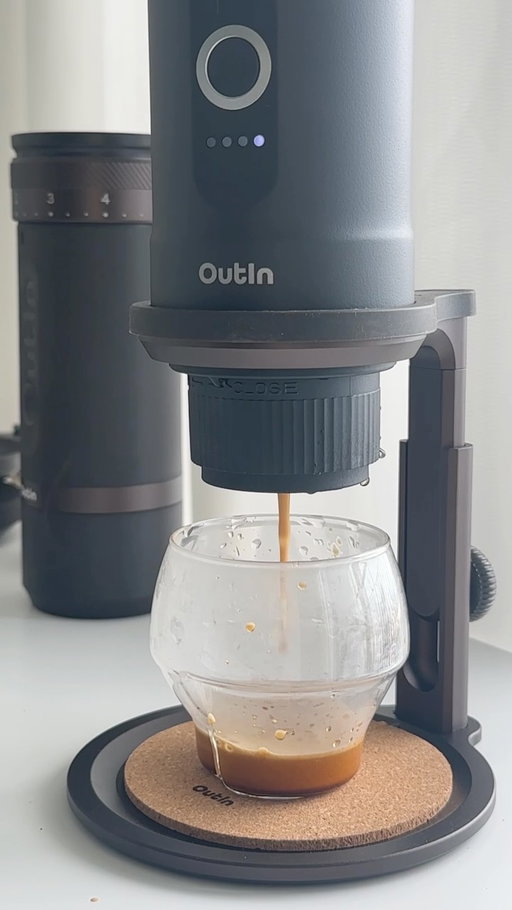That satisfying moment when the crema comes together ☕️

There’s something so calming about the whole process from grinding, tamping, watching it extract 

In this video I’m using OutIn Nano + Fino grinder 🫶🏻
Grind level 1-2 to start if you’re trying to make espresso, anyways you can adjust from there depending on your beans or brewing method～

SHOP VIA link in my bio 🤍 code MANIE saves you 5% @outin.official

#OutInNano #OutInFino #HomeCafe #OutInMoments