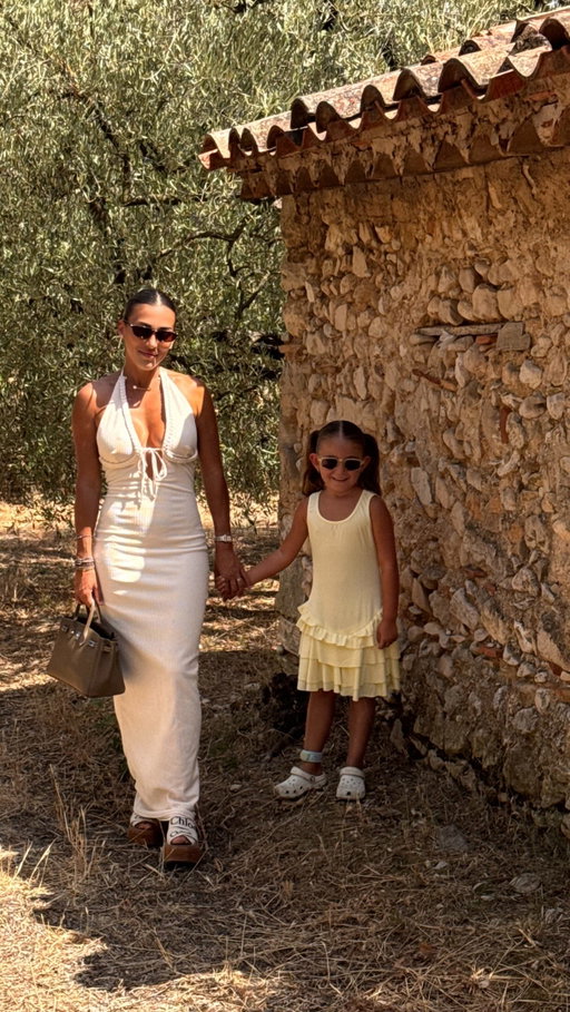 🤍 @novakids by @fashionnova 
Mini Dare To Stand Out Dress - Yellow
Take Me Back Textured Maxi Dress - Cream 

Collaboration commerciale