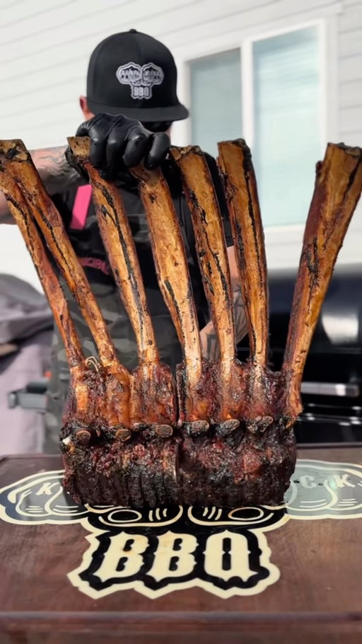 How you smoking a 46 pound, 7 Bone Tomahawk Rib Roast to perfection?? Obviously some heat and smoke on my @traegergrills but @meatermade Probes will lead the way.  This cook i busted out a Meater Block.  I mainly reference the center of the meat but use a couple extra probes to track both end pieces.  The ends will cook faster, so just want to keep an eye on them.  As per usual, i got my perfect cook on a pricey piece of meat.  You don’t gotta be a professional when you have the right tools.
.
.
.
.
.
#kendrickbbq #traegergrills #steak #tomahawksteak #dinnerideas