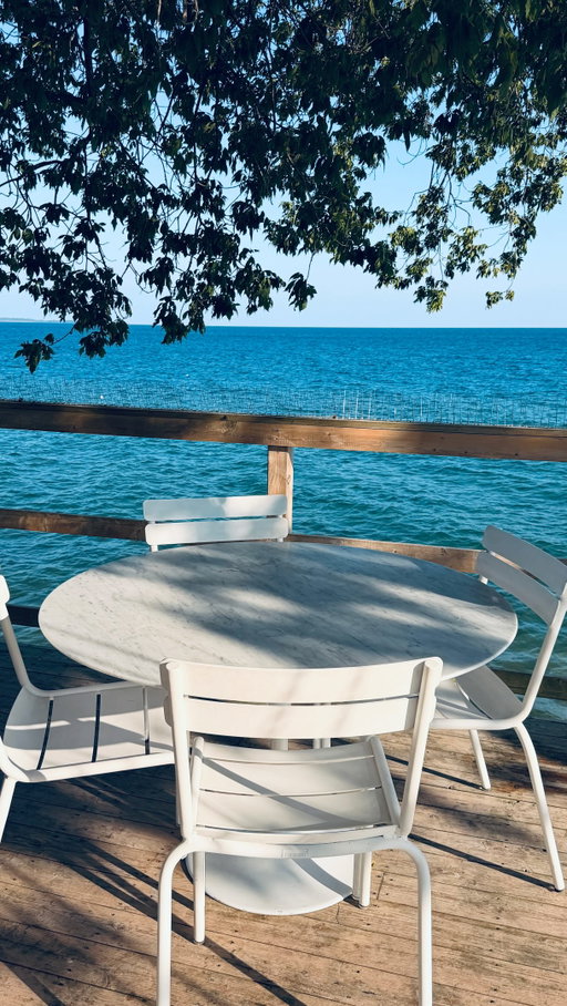 You don’t need to fly to Italy to get Amalfi Coast vibes... they’re hiding in Prince Edward County. 💙

✨One of the best-kept summer secrets? The Lakeside Motel offers pool day passes for non-hotel guests for $45 + tax per adult, so you can enjoy the resort without booking an overnight stay.

☀️ Relax by the pool
🍹 Rent a private cabana
🌊 Unwind on the beach and lakeside deck
🍽️ Dine at the pet-friendly waterfront restaurant
🐶 Bring your furry friend along and make a full day of it

🤍Whether you’re planning a summer day trip from Toronto or looking for a relaxing escape in Prince Edward County, this is the kind of place where you’ll happily spend the entire day.

✨ Save this for your next Ontario road trip and tag the friend you’d bring for a pool day!
@thelakesidemotel