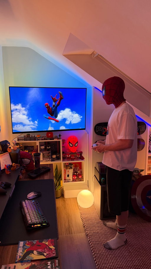 @insomniacgames haven’t put the controller down since 😳

#apartmenttherapy #roominspiration #bedroomideas #spidey #ledlights