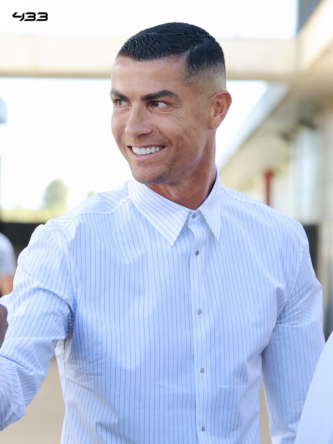 𝐋𝐎𝐎𝐊 𝐖𝐇𝐎'𝐒 𝐇𝐄𝐑𝐄 😁👋

Cristiano Ronaldo interrupted his holiday to watch Al Nassr's friendly against Almería tonight 👀

He took time to greet the squad and meet his new coach, Ange Postecoglou 🤝

A true captain 🫡©️

📸 @alnassr