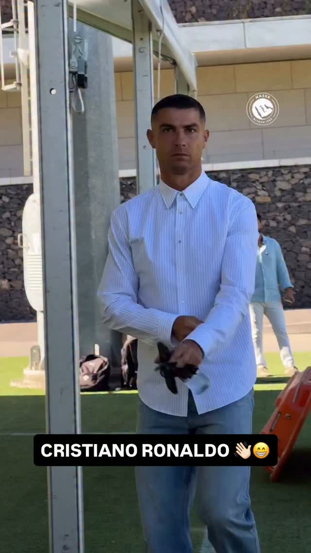 𝐓𝐇𝐄 𝐂𝐀𝐏𝐓𝐀𝐈𝐍 𝐇𝐀𝐒 𝐀𝐑𝐑𝐈𝐕𝐄𝐃 💛💙🇸🇦

Cristiano Ronaldo, in attendance for Al Nassr’s friendly 😁👋🏻