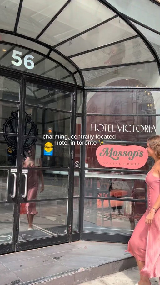 This Toronto hotel had the cutest details and was just a short walk from so many of the city’s top attractions 💗✨ Their restaurant Mossop's Social House also had an amazing menu 🤌🏼 Save for your next stay!

📍Hotel Victoria

#toronto #torontohotel #todotoronto #torontostaycation #torontostay