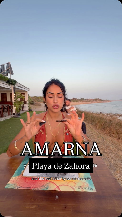 @amarnazahora 🌅 es un restaurante y bar situado junto a la playa de Zahora, en Barbate (Cádiz), conocido por sus vistas al mar y al Faro de Trafalgar, especialmente al atardecer. Combina cocina mediterránea con platos de atún rojo de almadraba, arroces, carnes y opciones internacionales, además de ofrecer cócteles, música y un ambiente muy animado en verano. #zahora #cadiz #atardecer #mar