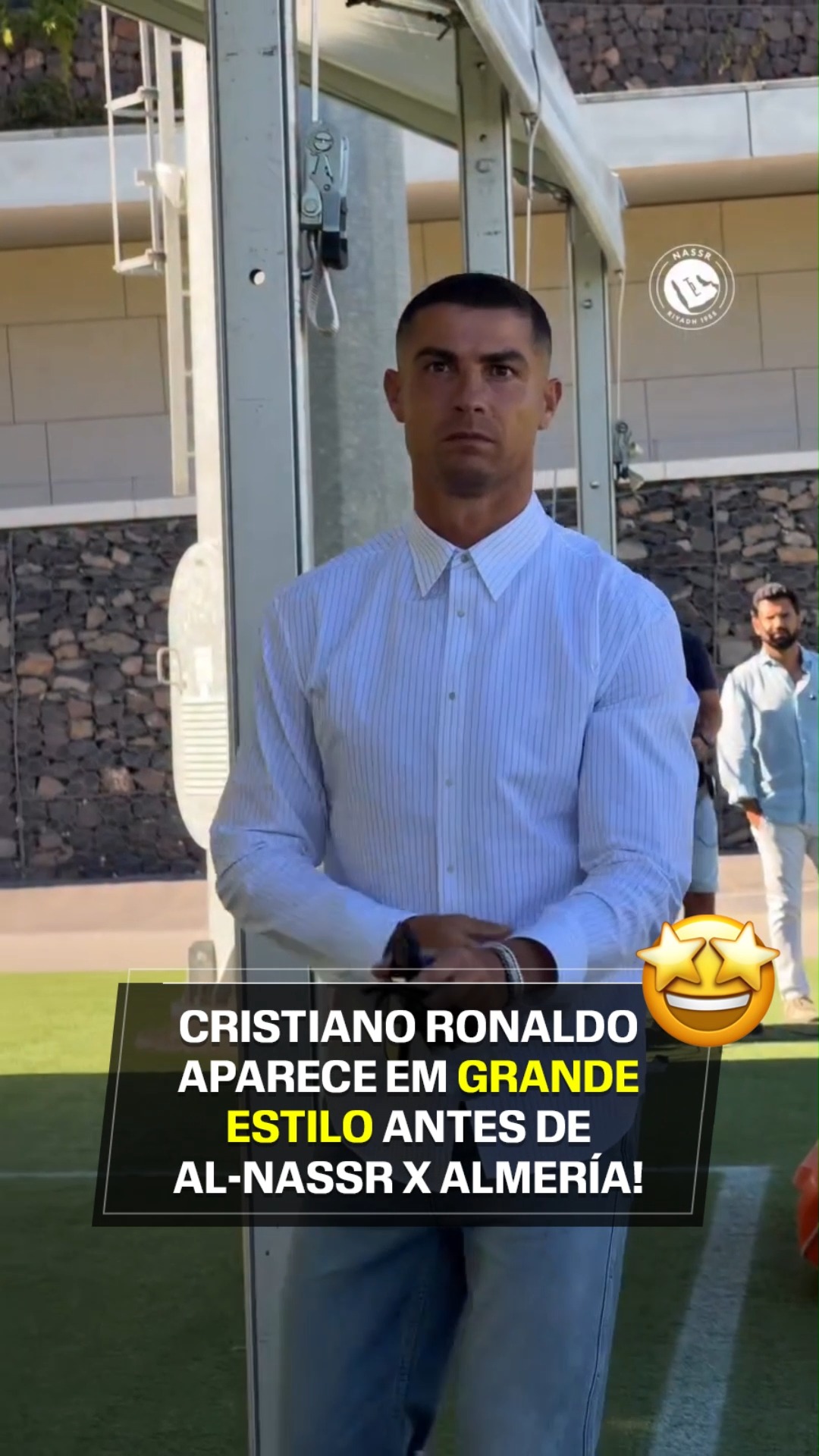NA BECA! 🔥🤩 Mesmo de férias, Cristiano Ronaldo apareceu com muito estilo para prestigiar o amistoso de pré-temporada entre Al-Nassr e Almería! 🟡🔵

(via alnassr)

#FutebolNaESPN #CristianoRonaldo