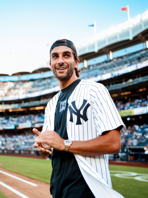 World Cup Champion Ferran Torres threw a strike for his ceremonial first pitch at @yankeestadium ⚾️ x ⚽️🇪🇸