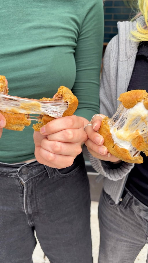 That first S’mores pull of the season 🔥

🤔 How far can you #PullMyCookie? 

Try it out and tag us in your vids! Let’s see who has the best pull 💪