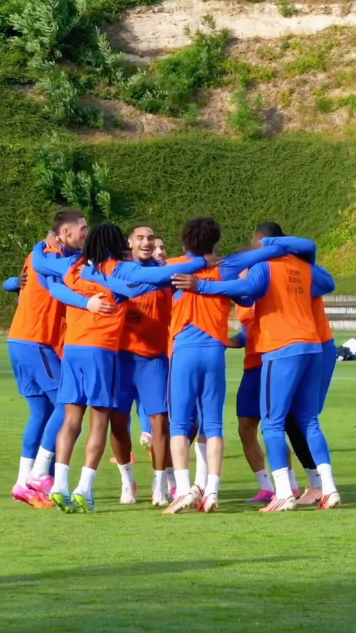 🔙 Déjà une quinzaine de jours depuis la fin de cette Coupe du monde.

Le temps passe, mais les souvenirs, les émotions et les moments vécus avec ce groupe resteront gravés en nous 🥰🥹

Two weeks have passed since the World Cup, but the memories will stay with us forever.