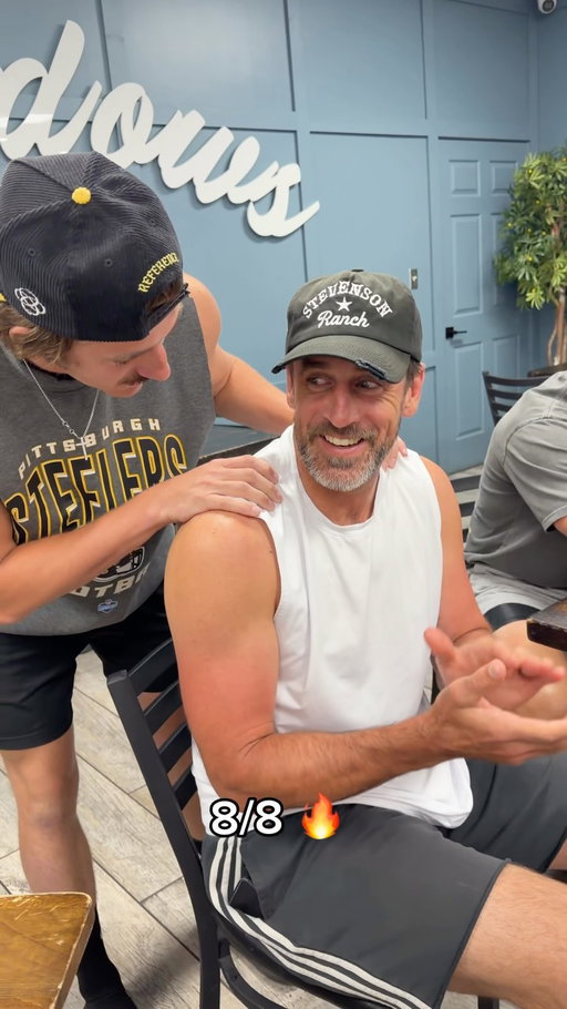 Aaron Rodgers rates my cadence. 
-
These guys are all the best, and I love em:
@bennyskow 
@robtonjr 
@patfreiermuth 
@dk14 
@rudolph2mason 
@o.t.i_germie 
@riley.nowakowski 
And Pittman, who I can’t tag, beast.