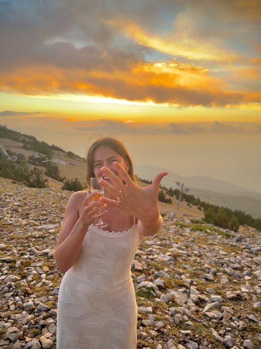 Les filles… j’ai dis (enfin) oui 🥹💍🤍

#isaidyes #fiancé #weddingiscoming #proposal