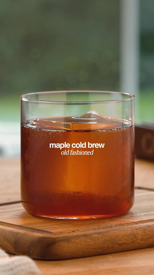 Save this recipe for the next rainy night 🥃⛈️ although I’ll be making it again even if it’s not raining!

🍁 MAPLE COLD BREW OLD FASHIONED 🍁
- 2oz bourbon
- 1/2oz cold brew 
- 1/2oz maple syrup
- 3 dashes pecan bitters 

#oldfashioned #bourbon #coffee #cocktails #vibe