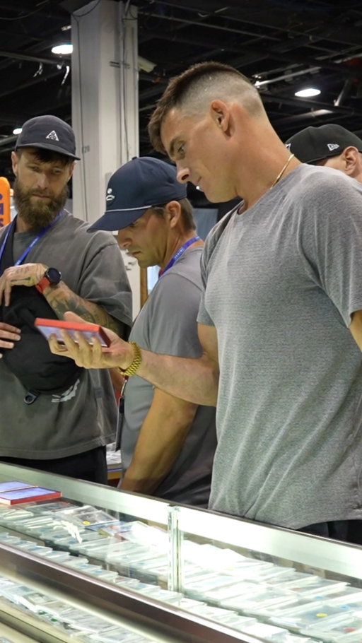 $60,000 ROOKIE 1 OF 1 OHTANI GRAIL NEGOTIATION

Shoutout to @nickbur19 @sagreeney Max and JR for making the deal happen! Was great meeting you guys and it was super fun to be a part of 😎

#cards #sportscards #cardshow #topps #trending