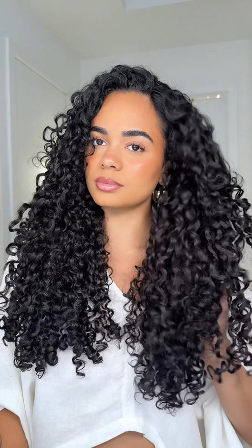 How to keep curls moisturized ➰

I’ve been using the @ouai st.barths leave in conditioner and the moisture and shine is unbelievable

#ouaipartner #curlyhairstyles #curlyhairroutine #healthyhair