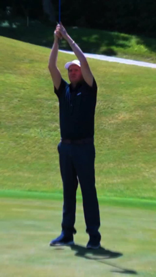 Facing a blind chip? Have someone hold the flagstick above the hole! ⛳️