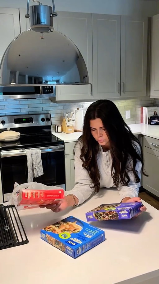 #ad Sometimes a busy girl just needs a quick & easy comfort meal, you know? And I found one that I actually feel good about eating! @evolfoods just launched their protein bowls at @target, and I love them! They have up to 40g of quality protein and don’t have artificial ingredients or preservatives. 

I linked some yummy flavors in my latest LTK post for you to easily shop! 🥩🥦 https://on.ltk.com/+ne2zC0ZM5PvpvY5Psu3Swg

#targetpartner #highprotein