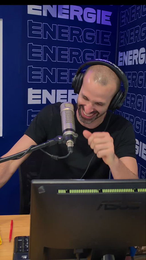 Monsieur Casgrain crée l'hystérie en studio 🤣
#ÉDITODEMARTINEAU

Le segment complet ➡️ Le balado Ça Rentre Au Poste 🎧 (lien dans la bio)

@martineau.olivier
@genevievehd

📸 @audreanne_cabana

#radio #montreal #drole #humour