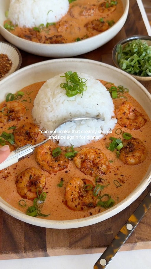 say less 🤎 creamy coconut gochujang shrimp! Sharing the full recipe tomorrow 🍤🍚

#shrimp #easyrecipe #foodie #onepot #easydinner