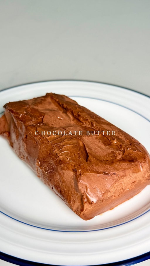 @lilsipper CHOCOLATE BUTTER - Better than Nutella? I think so! It’s much healthier and incredibly good for you. 

HOW TO ENJOY:
- Spread on toast
- Add to oatmeal
- Blend into your morning coffee
- Add to a sweet potato 

BENEFITS:

Butter is one of the best natural dietary sources of butyrate, a short-chain fatty acid that provides energy to gut cells, reduces inflammation, and supports digestive health.
Butyrate supplies 60% to 70% of the energy needs for the cells lining the large intestine, helping them repair and maintain a strong gut barrier.
It also supports regular bowel movements and helps protect against digestive discomfort.

Cocoa Powder
The kind I used is specifically higher in polyphenols than regular cocoa powder and it tastes better too (not bitter) hence its darker / red hue. 
Because I used this type, the high polyphenols help support brain function, heart health, and lowers inflammation....it also helps the body respond better to insulin!

COMMENT “butter” and I’ll send you the full recipe, measurements, and the cocoa powder I used. 

#chocolatebutter #carnivorerecipes #rawbutter #sugarfreechocolate #healthydessert