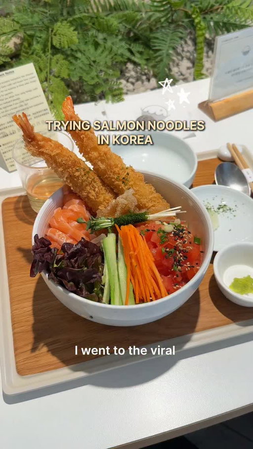 not me blowing on these noodles like they’re normal noodles 🤣 these viral salmon noodles were def worth the flight to Korea!

Mibbedong - Seongsu location

#salmon #koreatravel #mibbedong #salmonnoodles