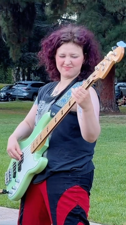 How do you rate her from 1 to 10? 🎸
