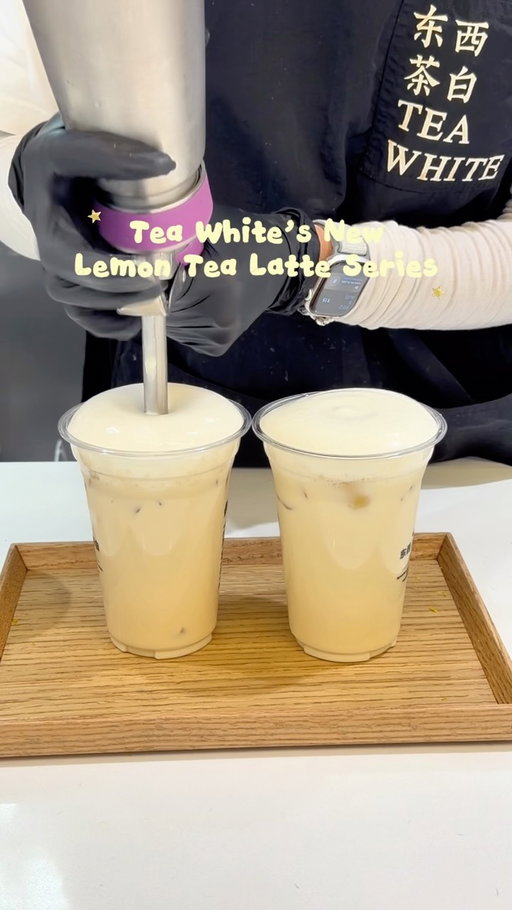Tea White has just launched limited-edition lemon drinks!! 🍋✨
Made with fresh lime, freshly grated lemon zest, and smooth cheese cloud foam for the perfect balance of creamy and citrusy. 🙂‍↕️

💚 Lemon Jasmine Tea Latte with Cheese Cloud Foam
💛 Lemon Oolong Tea Latte with Cheese Cloud Foam

Both drinks were really good, but my favourite has to be the Lemon Jasmine Tea Latte. The jasmine aroma was so fragrant, making every sip so enjoyable. Definitely a must-order! 🫶🏻

Thank you @vivifeanmedia and Tea White for the invite

#teawhite #melbournecafe #melbournefoodblogger #melbfoodie #melbournefoodies
