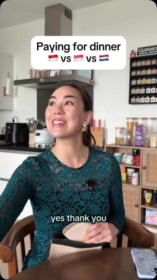 She did technically pay for everyone 

#samesamebutdifferent #comedy #culture #dutch #asian