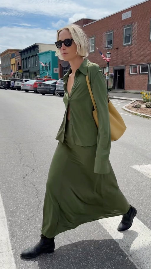 Getting dressed feels easy when every piece does exactly what it should. Timeless layers, beautiful fabrics, and the kind of simplicity that never gets old. @apieceapart fall collection