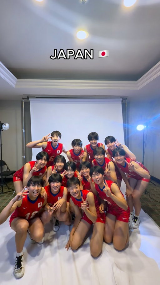 HELLO FROM THE 2️⃣4️⃣ TEAMS IN CHILE 🇨🇱!

The @fivb Volleyball Girls’ Under 17 World Championship begins tomorrow August 6 and runs until August 16 in Chile 🇨🇱.

⏰ Match schedule - LINK IN BIO.

📺 Matches on the @volleyballworld YouTube channel.

🏐 #Volleyball #GU17WCH