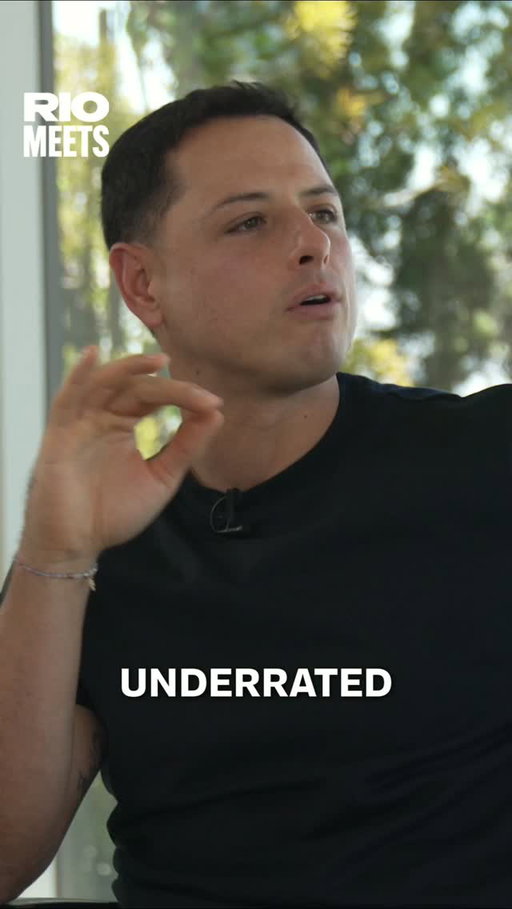 Jose Mourinho loves players like Jude Bellingham, Rio say’s he’ll win the Ballon d’Or one day

🚨 Catch the FULL exclusive interview with Rio Ferdinand and Chicharito @ch14_ 🎧🎥

Former Manchester United and Real Madrid striker Javier 'Chicharito' Hernández joins Rio Ferdinand to relive one of football's most remarkable careers, opening up on the dressing rooms that shaped him and the biggest names he played alongside

You’ll see Chicharito like never before as he passionately explains why Cristiano Ronaldo was "never arrogant", revealing what the five-time Ballon d'Or winner was really like behind closed doors at Real Madrid and why the Portuguese icon's relentless mentality is so often misunderstood

The former United favourite also breaks down the movement that made him one of Europe's deadliest penalty-box strikers, analysing the famous Bolton goal that Rio still calls one of the greatest examples of striker movement he's ever seen. He explains why Erling Haaland can become an even more complete forward, compares Harry Kane to Karim Benzema and names the current striker he'd most like to play alongside

There's also a fascinating insight into Sir Alex Ferguson's Manchester United, why adapting to the club's culture mattered more than proving yourself immediately, the standards set by Ryan Giggs, Paul Scholes and Wayne Rooney, plus why Michael Carrick deserves far more credit for restoring Manchester United's identity

Chicharito also reflects on life at Real Madrid alongside Ronaldo, Gareth Bale, Luka Modrić and Sergio Ramos, discusses why Gareth Bale remains one of football's most underrated superstars and reveals the five-a-side team he'd pick from the incredible players he shared a dressing room with

#rioferdinand #football #soccer #halamadrid #mourinho