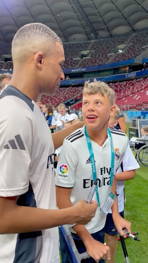 😍 ¿Tu hablas español? A special moment with Mbappé at the 2024 #SuperCup