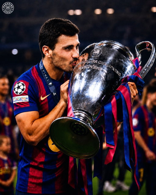 🚨🚨🌕| 𝐁𝐑𝐄𝐀𝐊𝐈𝐍𝐆: Rodri will sign a FOUR-YEAR contract with FC Barcelona with €30M/year gross salary! The club is expected to pay around €60M to Manchester City.

These are the reasons Rodri gave to Real Madrid as to why he rejected them in favor of Barcelona:

▪️Barça’s style of play suits him better than Madrid’s
▪️The legacy of Pep Guardiola
▪️He has a better relationship with the Barcelona players

Rodri is a fan of Barça’s style of play and has already spoken with Hansi Flick about his role in the team. On the other hand, the player was concerned that Jose Mourinho was never entirely convinced about his signing from the beginning.

[@diarioas] 🔵🔴⚡️