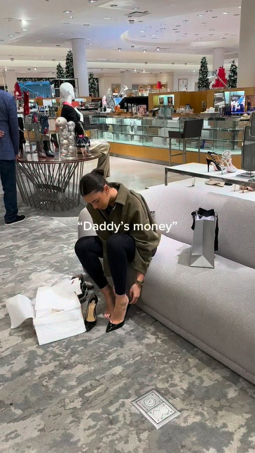 Don’t ever disrespect my mom like that
-
-
-
-
#daddysmoney #mommysmoney #spoiled #onlydaughter
