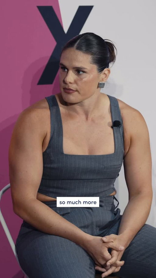 What if every girl saw her body for what it could do instead of how it looked? 💙 That was @ilonamaher at the heart of our Confidence Playbook panel at @flavorflavsshe in Vegas, a celebration of athletes paving the way for the next generation of girls to stay confident and stay in sports. #DovePartner #KeepHerConfident​​
