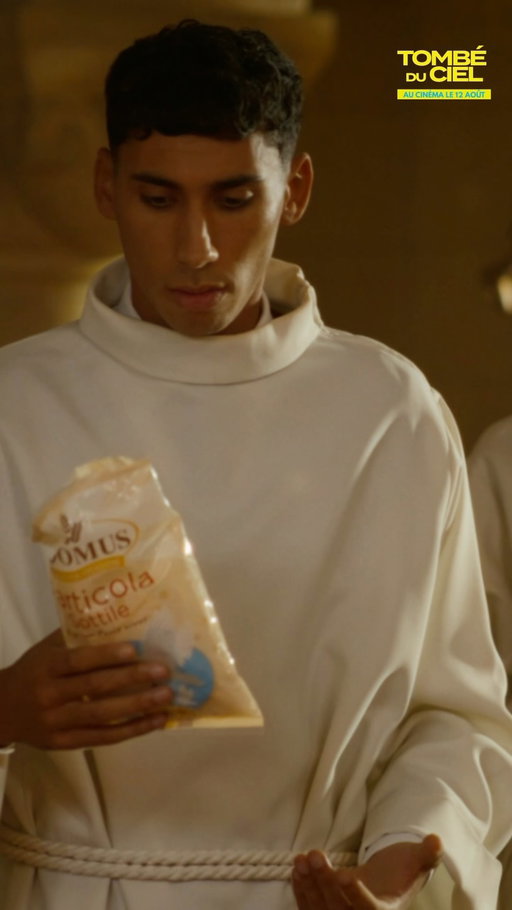 Les chips. 
RDV AU CINÉMA LE 12 AOÛT ! 
#TombeDuCielLe12Aout