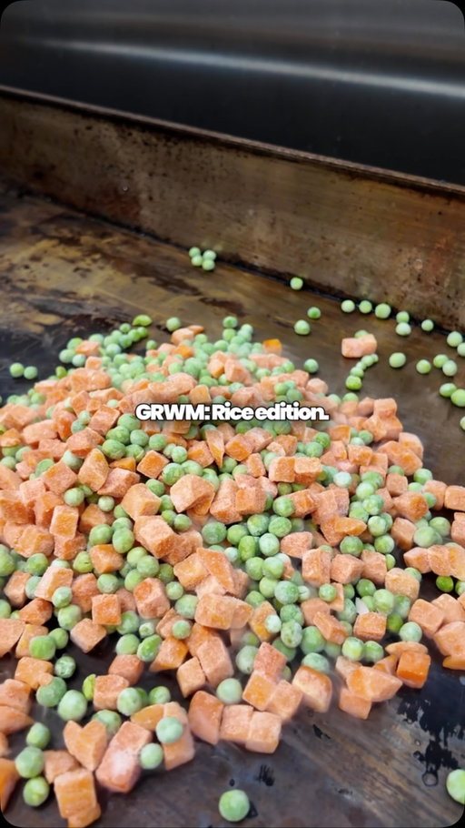 Before any toppings get placed, the base needs its moment. 

Freshly steamed, perfectly warm, and ready to carry all the flavor for today’s rush.

Save this for your next craving! 📲 #bowlsofrice #riceprep #base