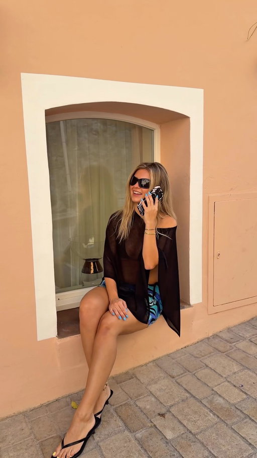 After 44 flights this year, I’ve learned that staying connected is everything 🩷🤳🏼 which is why I choose @tmobile for reliable coverage and travel benefits that keep up with me!!!! There are 250+ reasons to choose T-Mobile so tap the link in my bio to find yours!! #TMobilePartner