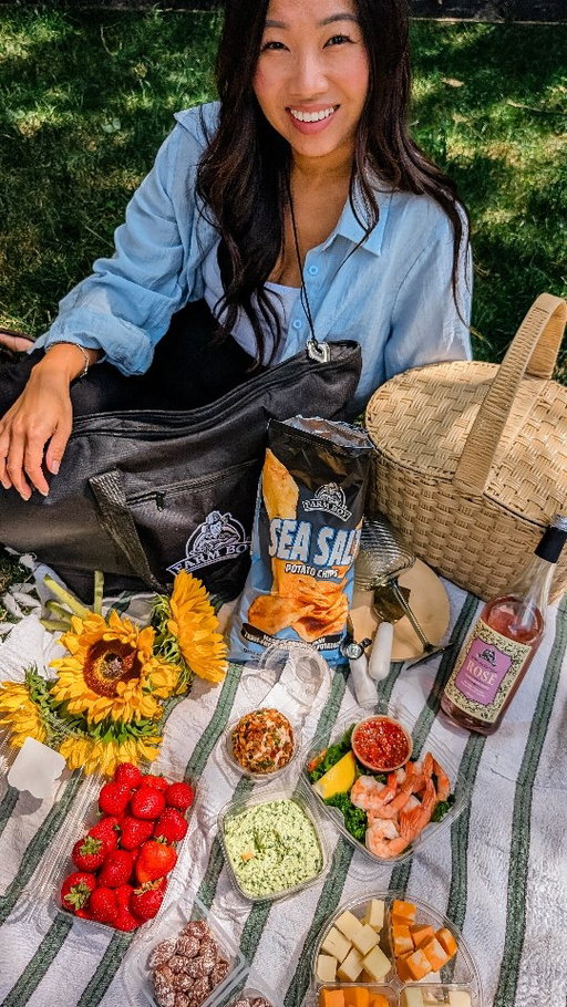 Last-minute plans are my favourite kind of plans.☀️

When I need something quick that still feels a little elevated, @officialfarmboy is my go-to. From ready-to-enjoy favourites to delicious snacks and refreshing sips, I had everything I needed for the easiest summer picnic in one stop.

Picnic must haves:
Farm BoyTM Non-alcoholic Rose Sparkling Beverage
Farm BoyTM Sea Salt Potato Chips
Farm BoyTM Shrimp Cocktail
Farm BoyTM Eda Yummy Spicy Kale Dip
Farm BoyTM Cheese Snacker

A little planning, a lot of flavour, and "A Farm Boy Fresh Twist" on a summer afternoon.

What would be the first thing you’d add to your picnic basket?

#Ad #FarmBoyPartner #OfficialFarmBoy #AFarmBoyFreshTwist