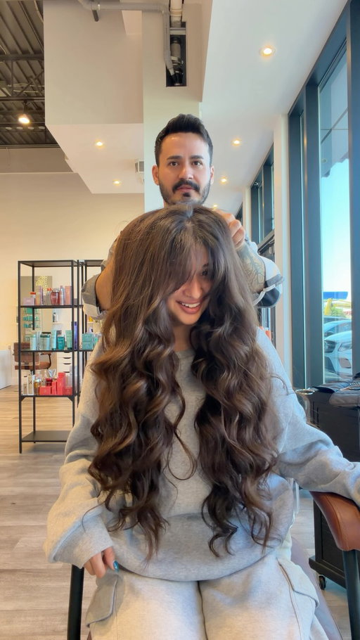 My haircut details ✂️🤍 @kapanmifell @avantilespalaval 

* Long layers in the back
* Face-framing layers in the front
* Wispy bangs
* 2-inch trim every 5–6 months
* Deep-conditioning hair mask every time I get a haircut
* For styling this time, he finished with soft curls ✨ #longhair #haircut #layershaircut #haircare