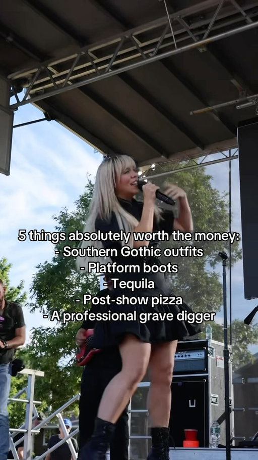 tell that grave digger he better bring the tequila 😉🖤 

#thebandperry #countrymusic #5thingsworththemoney