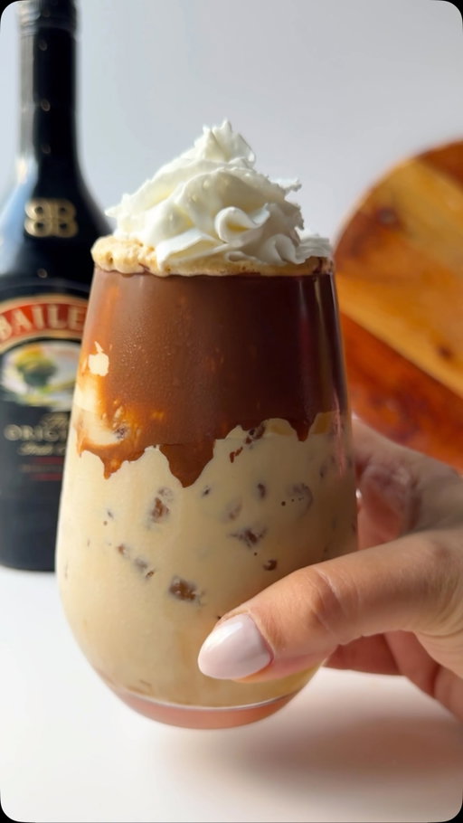 I made the creamiest Whipped Baileys Coffee and wow... this is dangerously good ✨
Recipe:
• Add 1 tbsp instant coffee
• Add 1 tbsp sugar
• Pour 3-4 tbsp hot water
→ Whip directly in the glass until thick and fluffy

Then add:
• 1 shot Baileys
• Ice
・Milk
• Whipped cream on top
• (Optional) Spread Nutella inside the glass before 

#whippedcoffee #coffeegirl #reelsinstragram #reelsvíral #instantcoffee