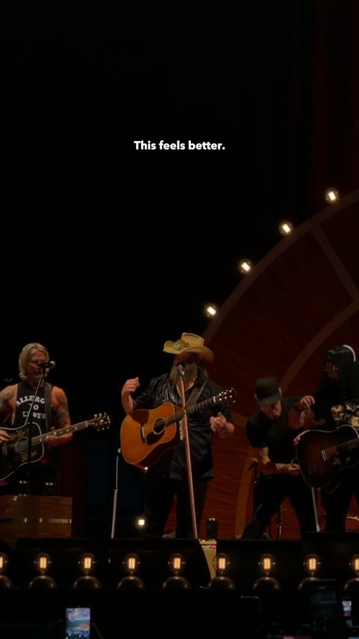 @gunsnroses returns the favour 😏 @chrisstapleton
